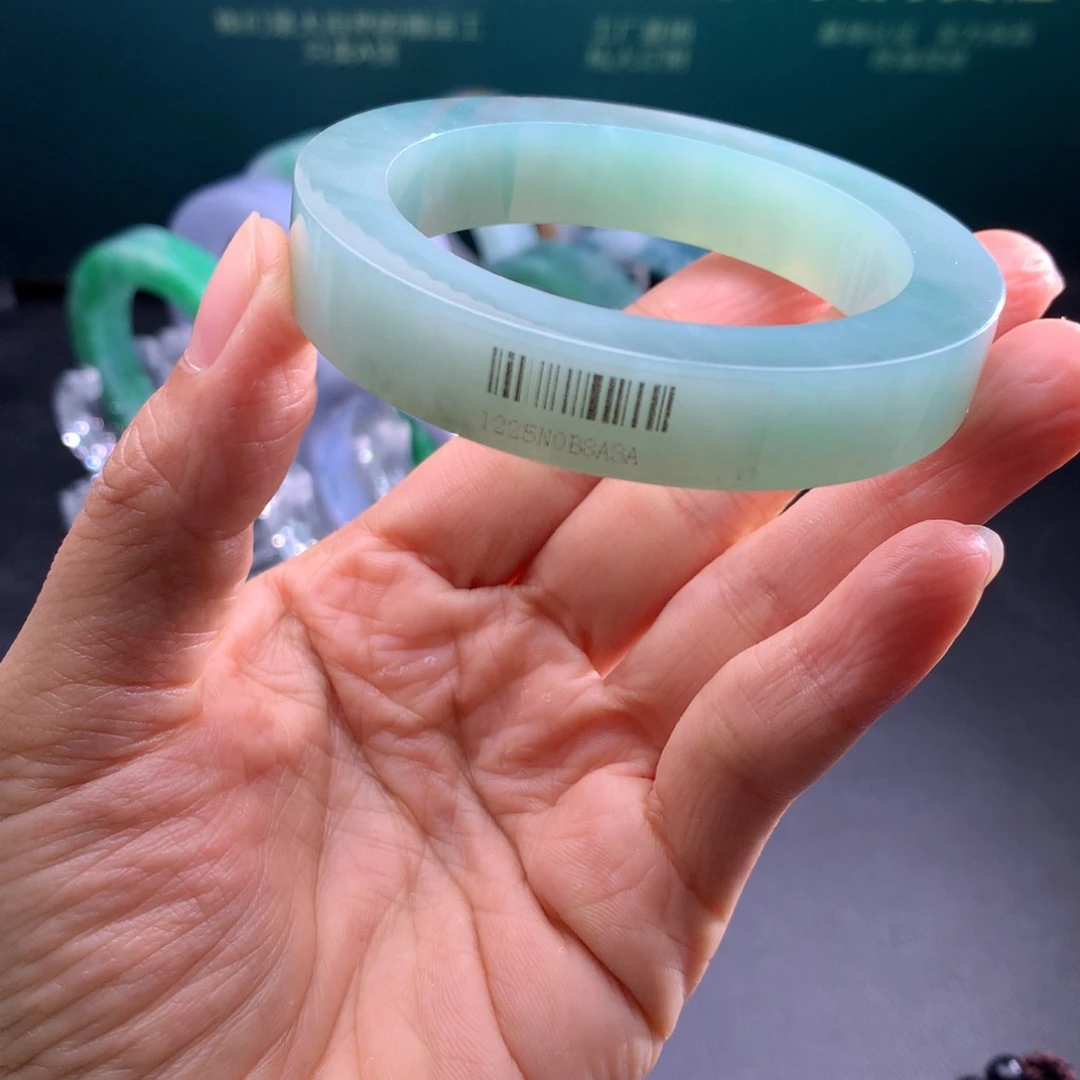 定制翡翠手镯未镶嵌小*?