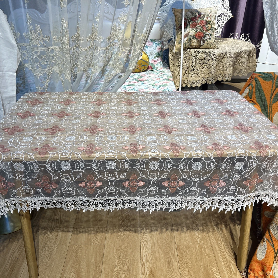 DY058-17-1丝光线（125*175cm）白底四叶小粉花简约桌布