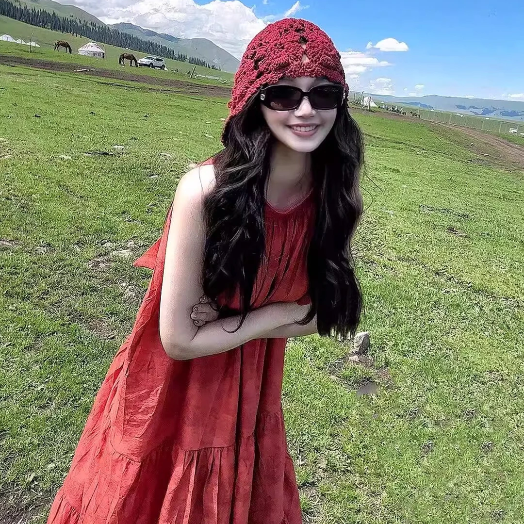 法式红色挂脖吊带连衣裙子女夏季2025新爆款新疆川西旅游度假长裙