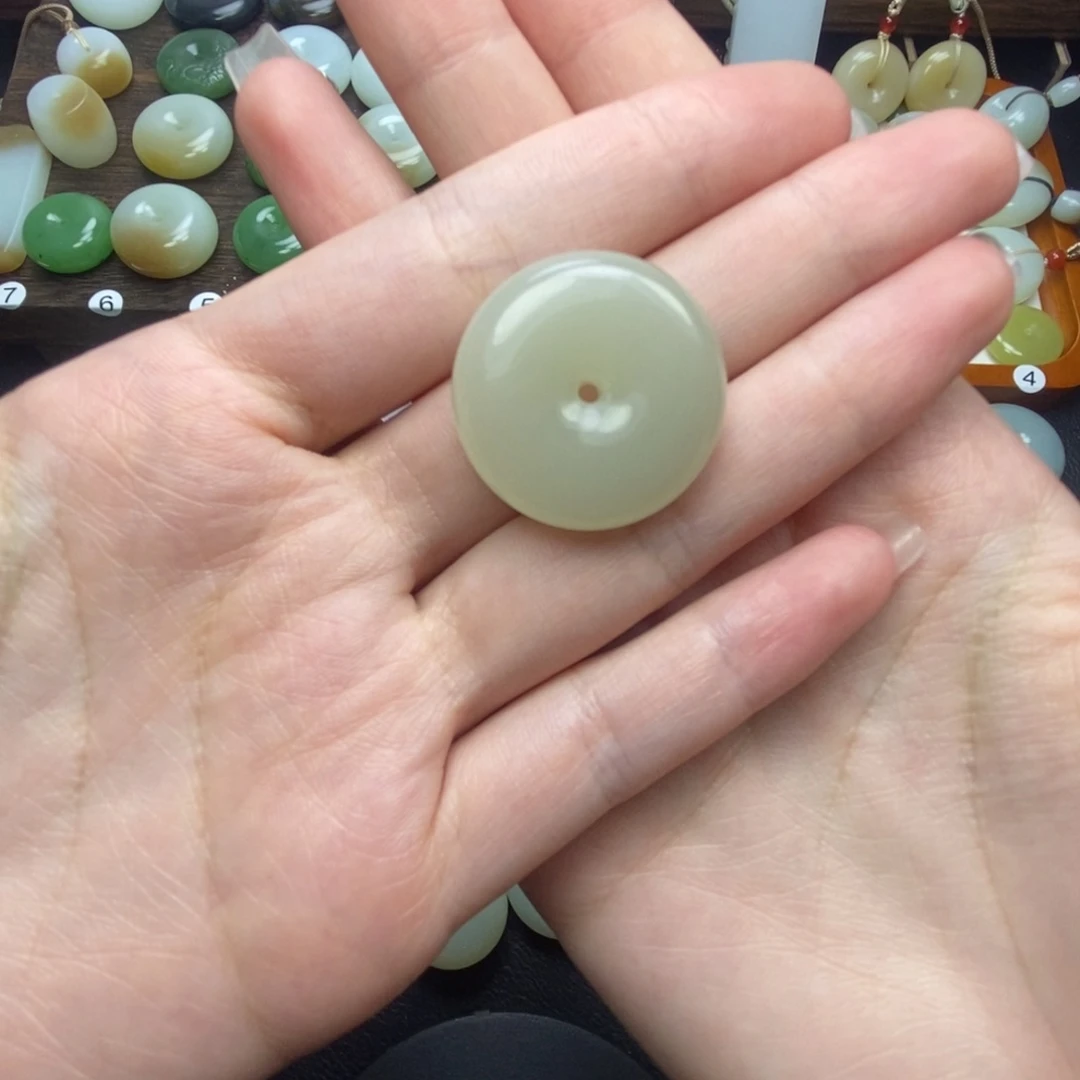 和田玉（糖玉）未镶嵌颈饰