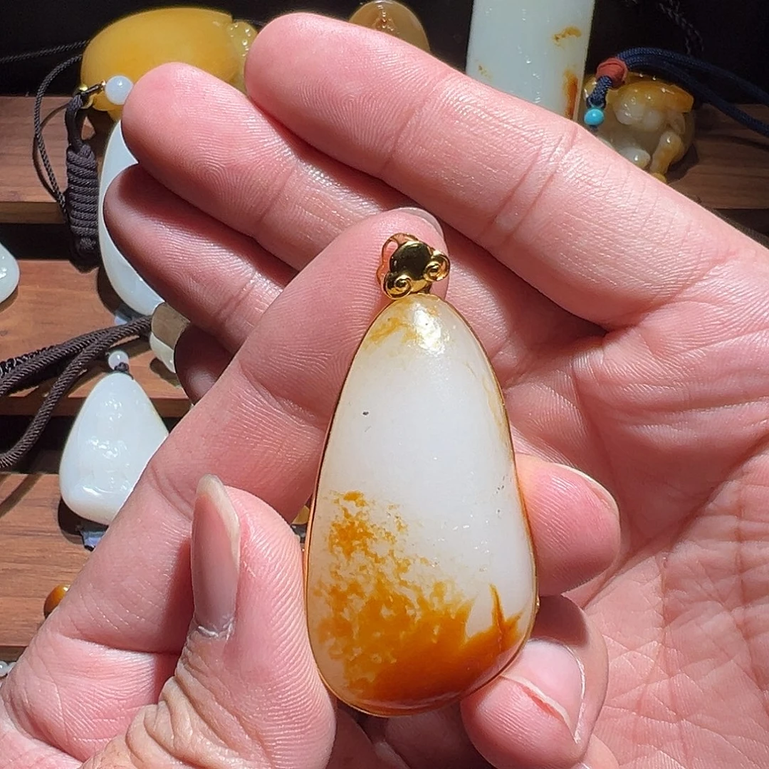 和田玉18K金镶嵌颈饰