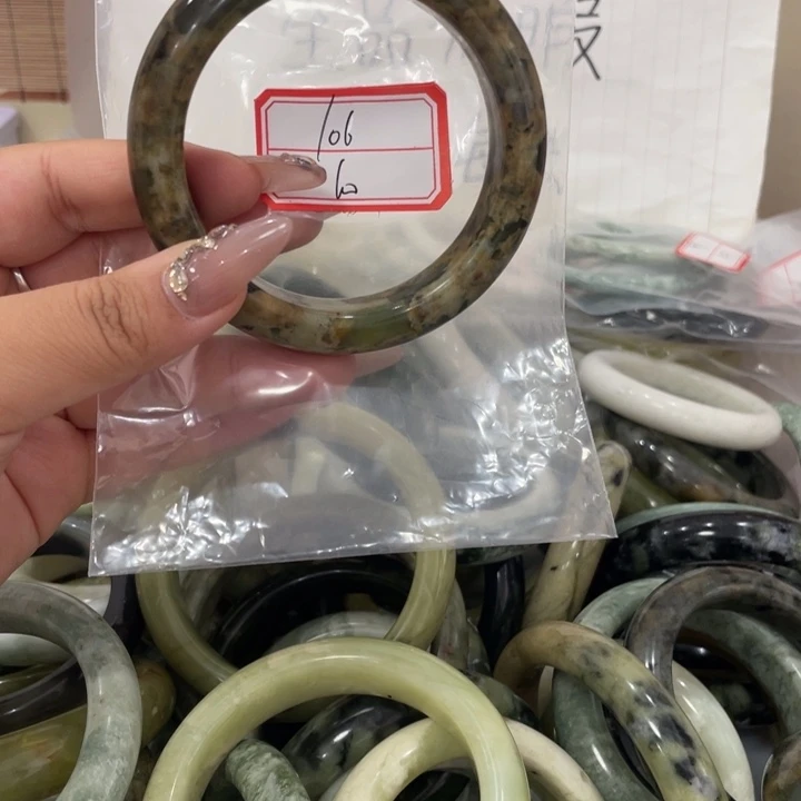 未镶嵌蛇纹石玉手镯