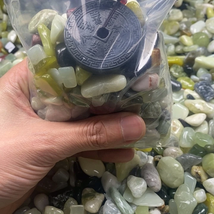 蛇纹石玉鱼缸石未镶嵌