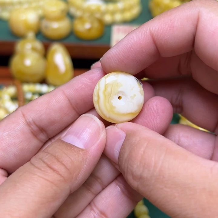 蜜蜡未镶嵌珠宝奇石