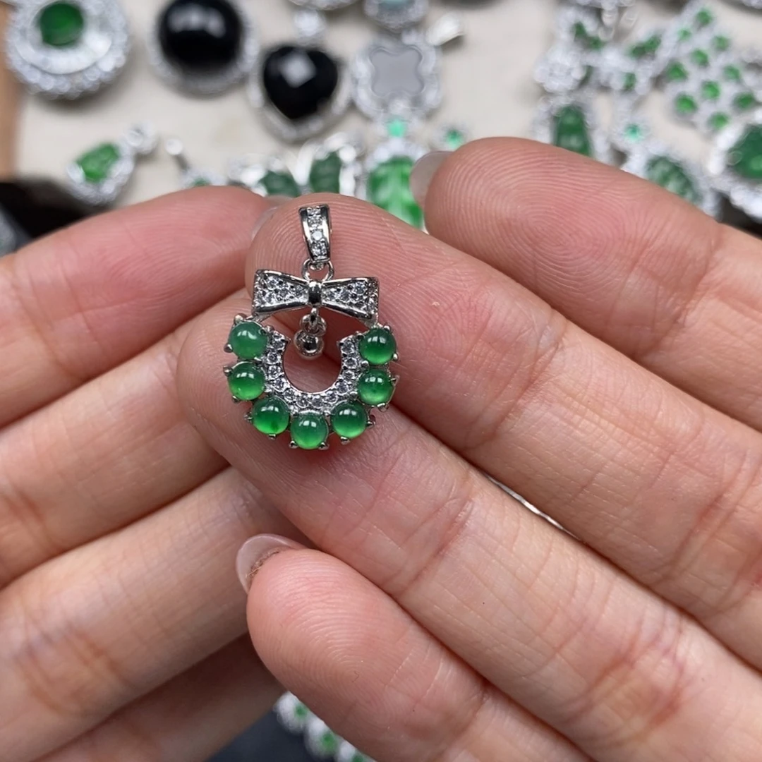 翡翠颈饰未镶嵌翡翠