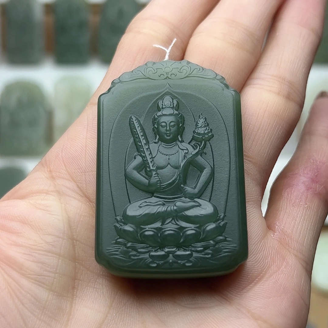 D***总和田玉未镶嵌颈饰