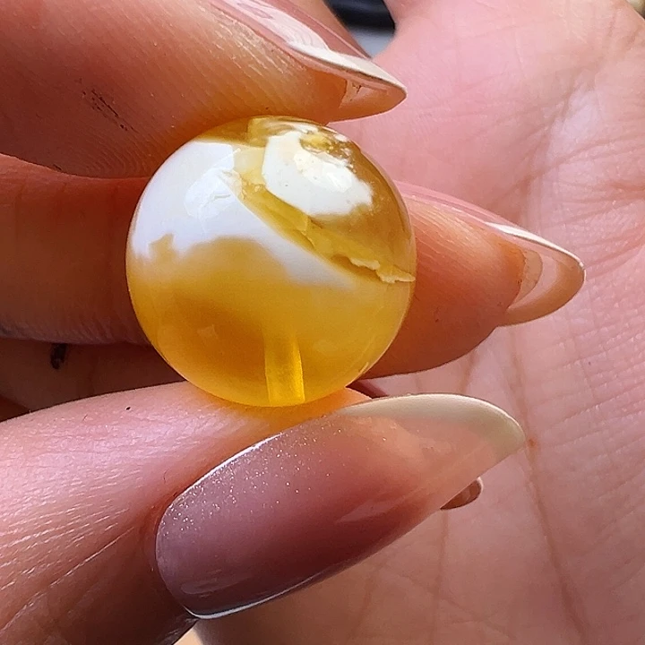蜜蜡未镶嵌珠宝奇石