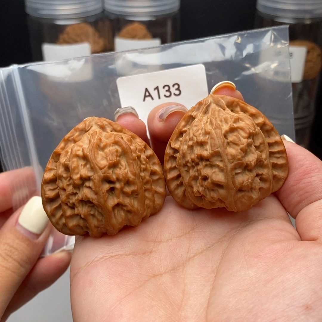 吊坠文玩核桃43三角白