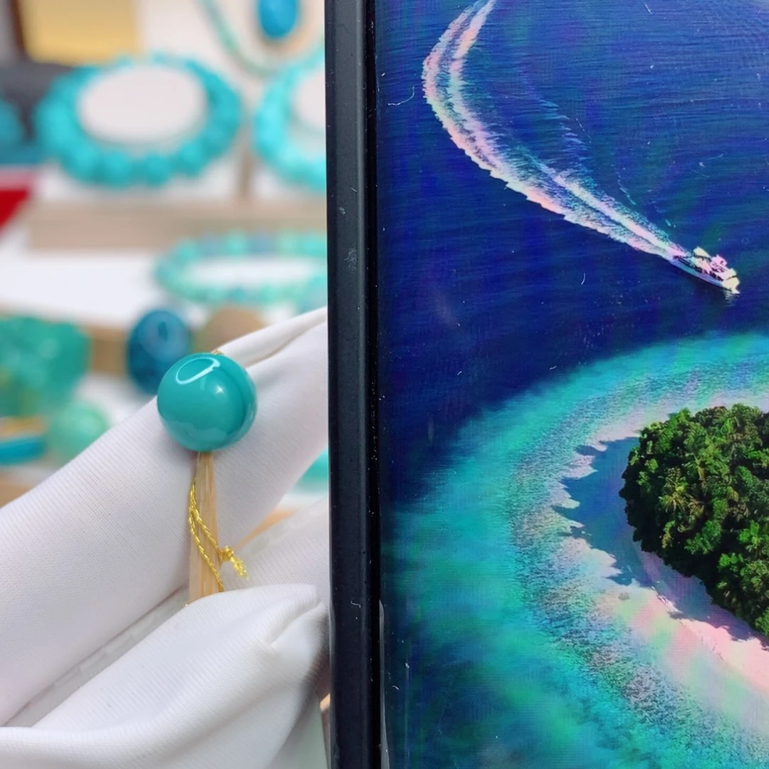 未镶嵌绿松石颈饰