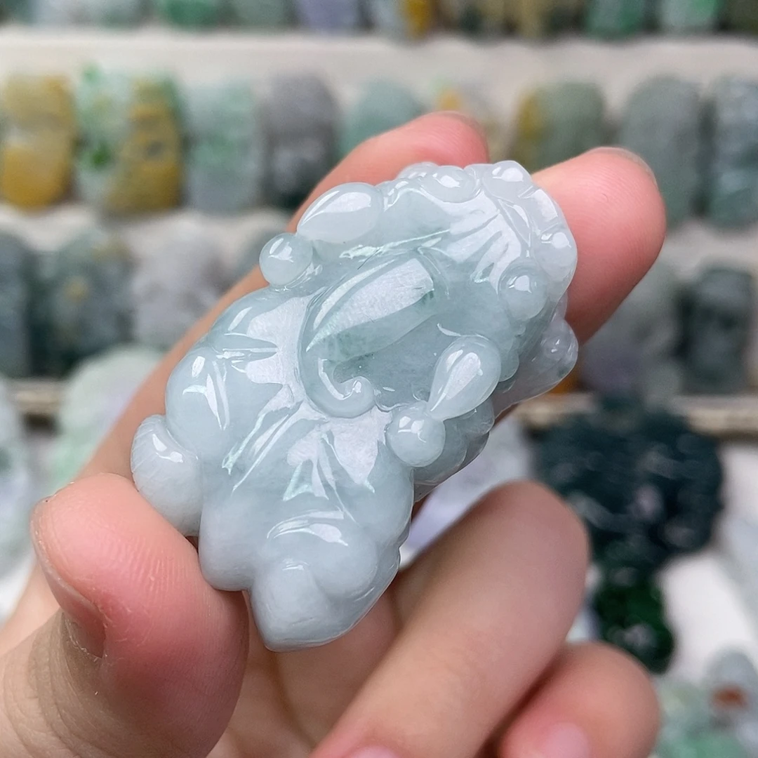 翡翠未镶嵌吊坠(赠链)口含珠