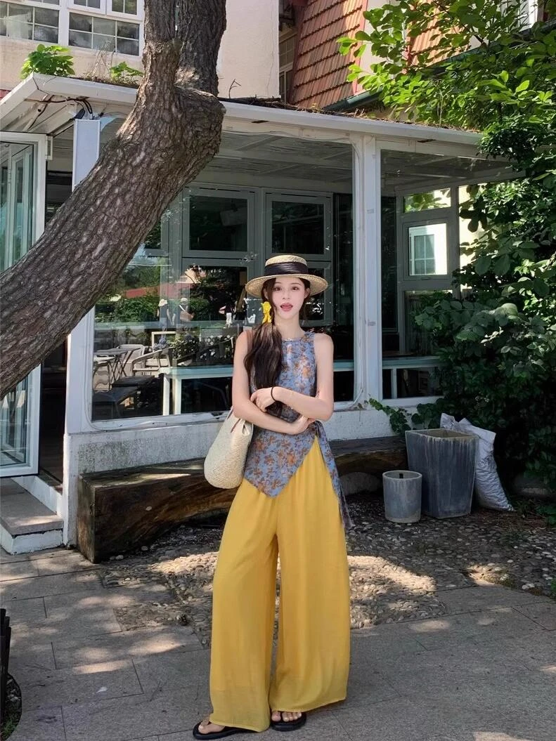 夏季2025新款韩系绝美穿搭套装高级感碎花无袖上衣阔腿裤两件套女