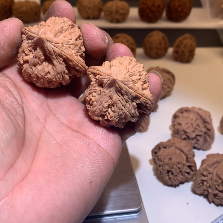 桃核把件雄*人大沽石