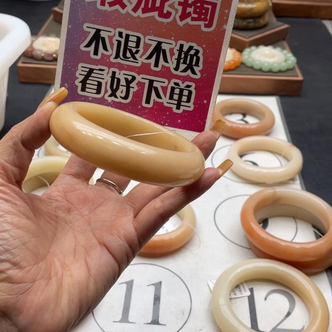 用***1石英岩玉未镶嵌手镯