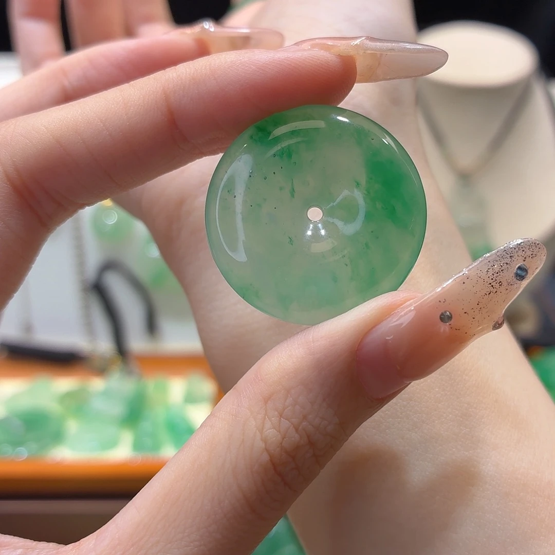 石英质玉未镶嵌颈饰