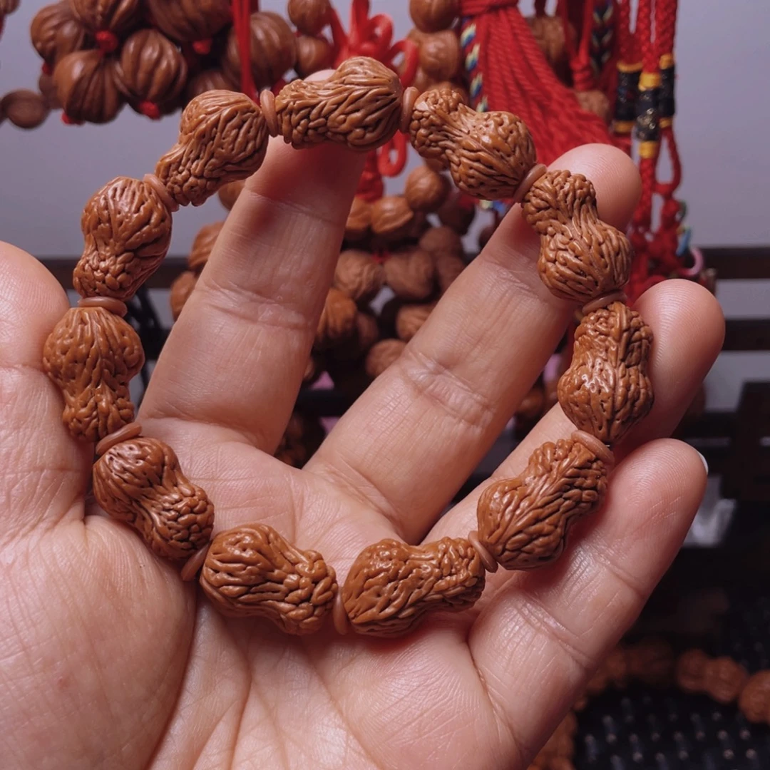 木质类龙纹桃枭挂件