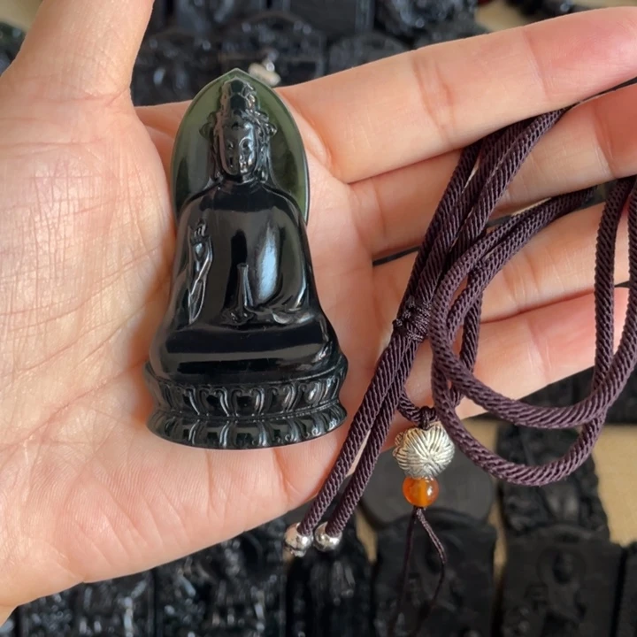 浅****蛇纹石玉未镶嵌颈饰