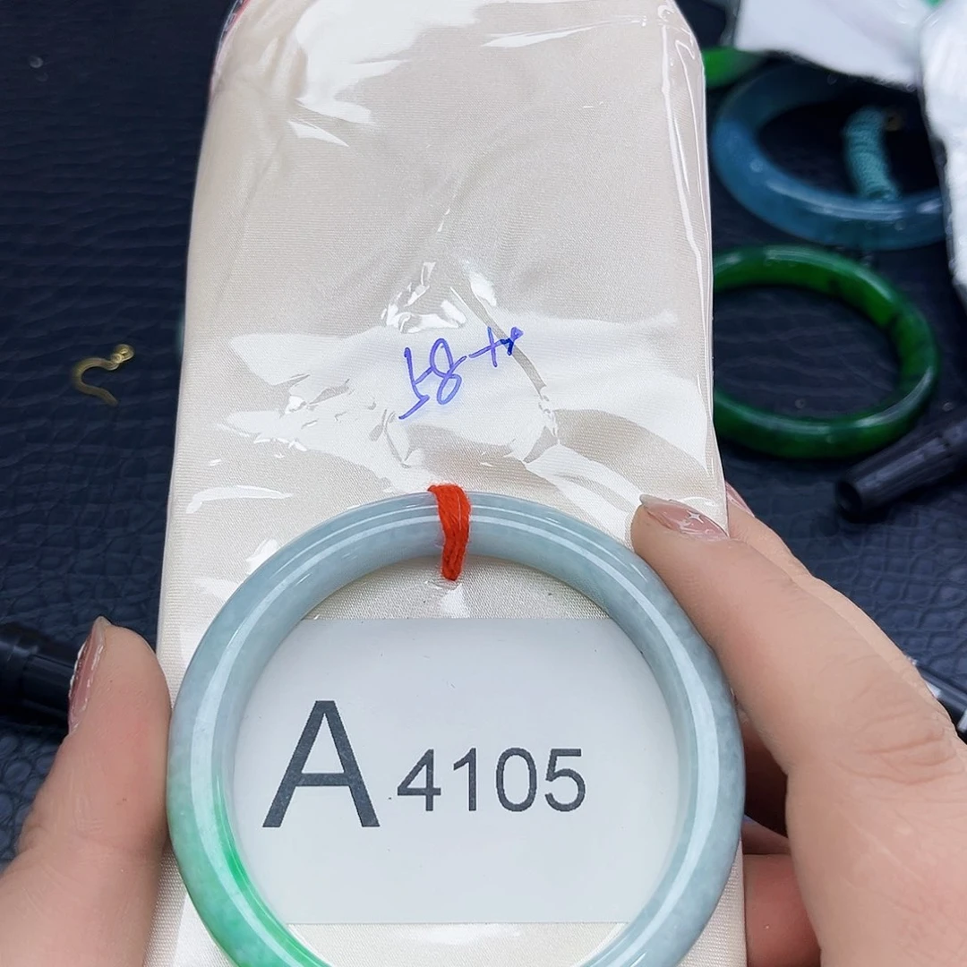 翡翠手镯未镶嵌手镯