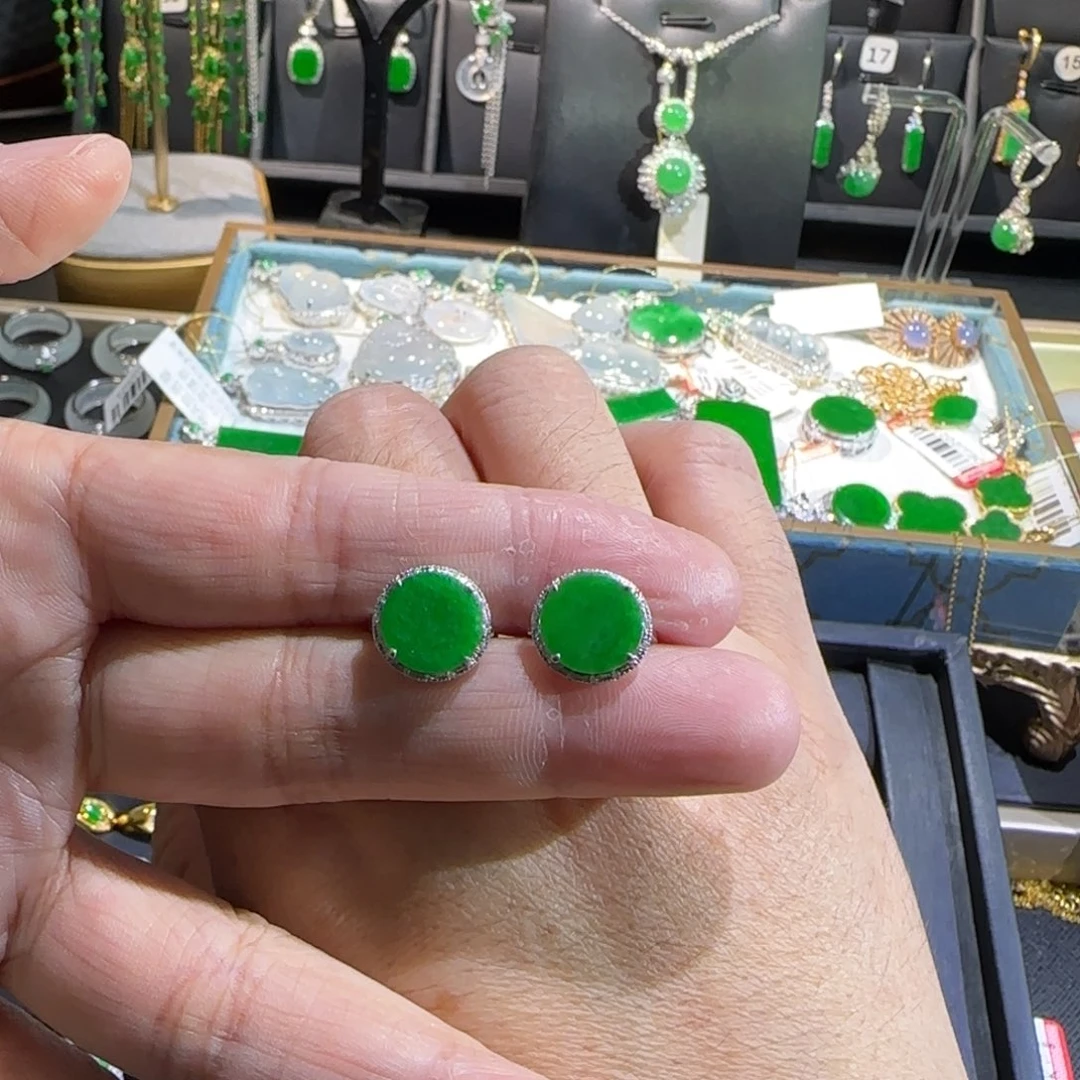 翡翠18K金镶嵌颈饰耳包