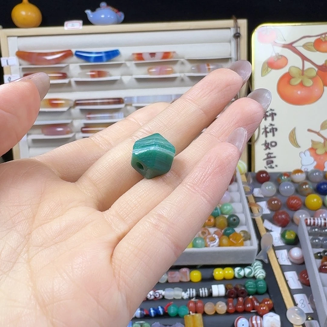 熊***二玛瑙/玉髓未镶嵌颈饰