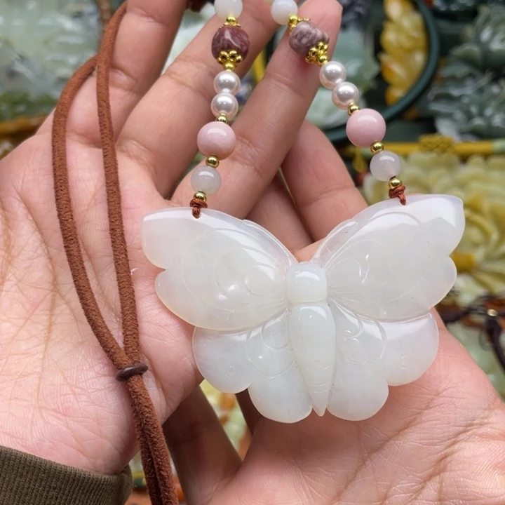 蛇纹石玉吊坠合金