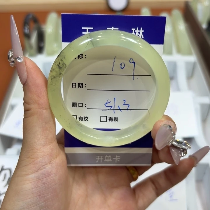 未镶嵌岫玉手镯天然