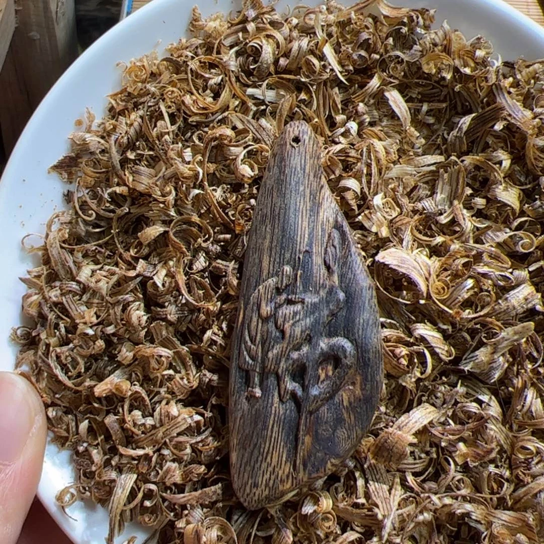 沉香碎屑沉香绿棋雕刻8.2克