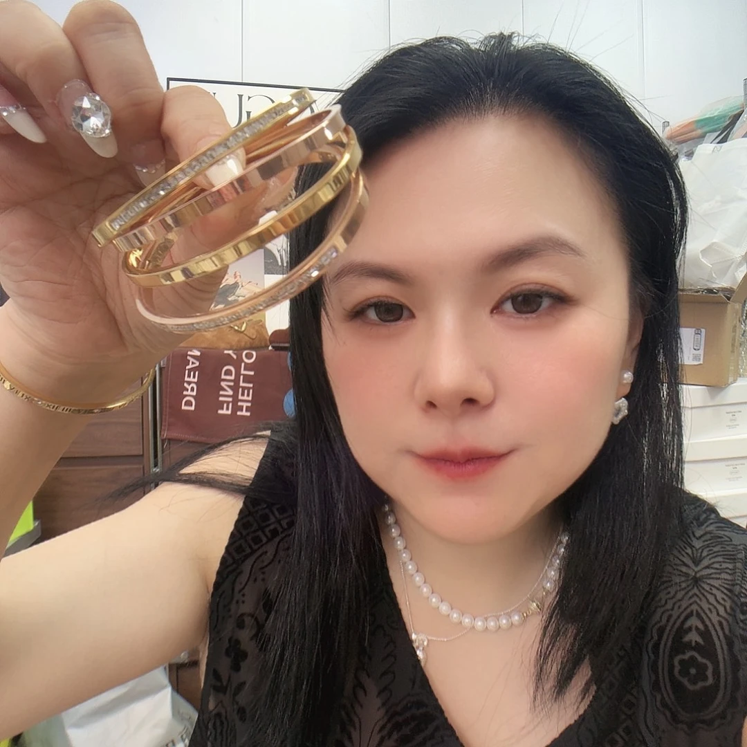 这才刚结束就看到他