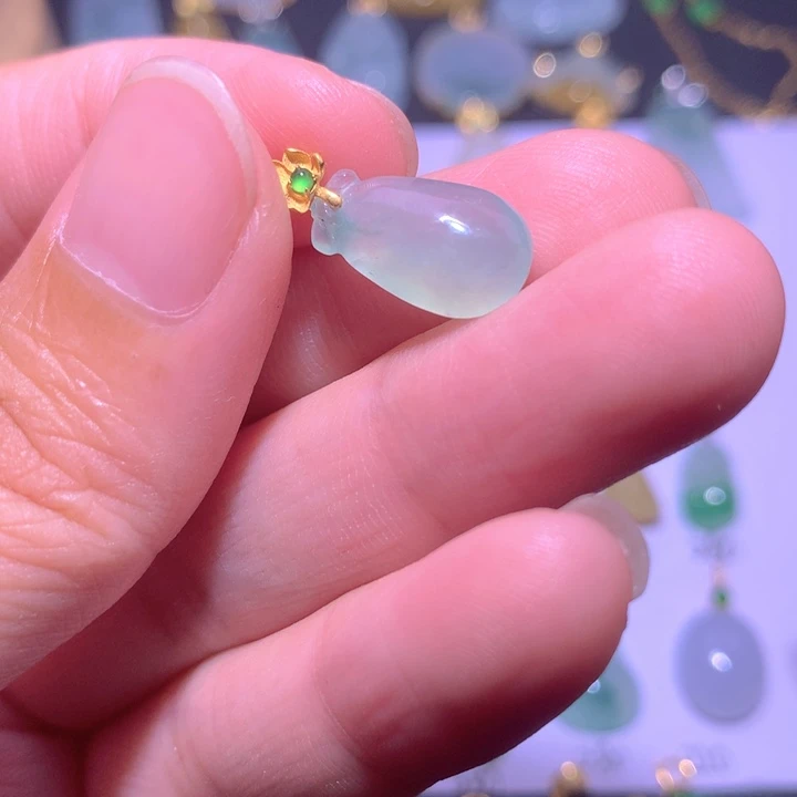 颈饰18K金镶嵌翡翠翡翠