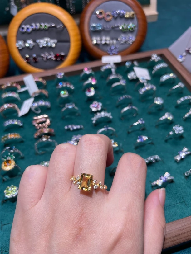 黄水晶方切戒指，时尚百搭，适合任何场合佩戴