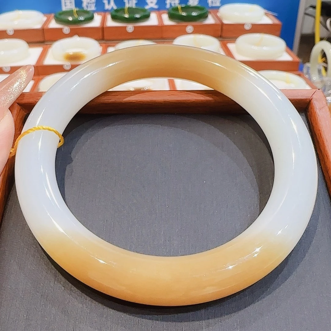 和田玉未镶嵌手镯