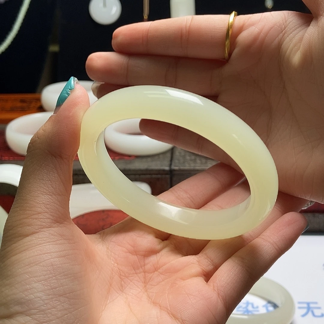 不***财63圈口正圈蜂蜜水手镯