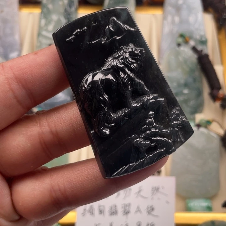 颈饰未镶嵌翡翠玉