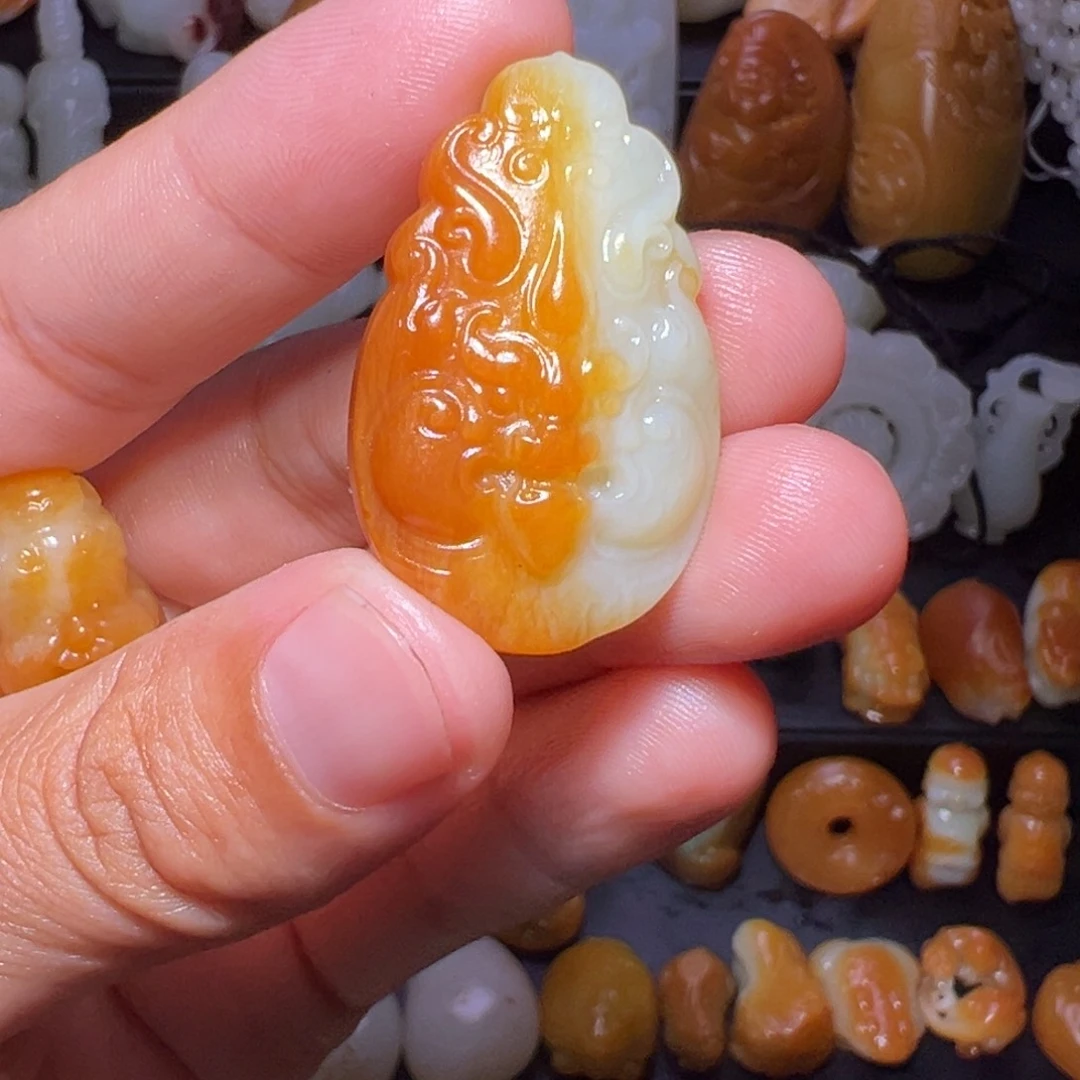 时***轮和田玉未镶嵌颈饰