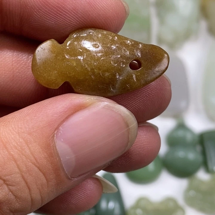 和田玉未镶嵌车挂