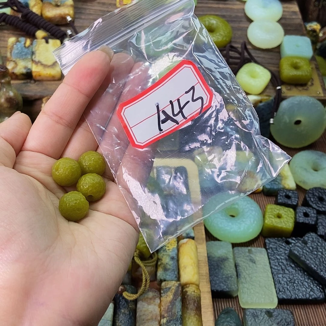 蛇纹石玉未镶嵌挂件傻***…