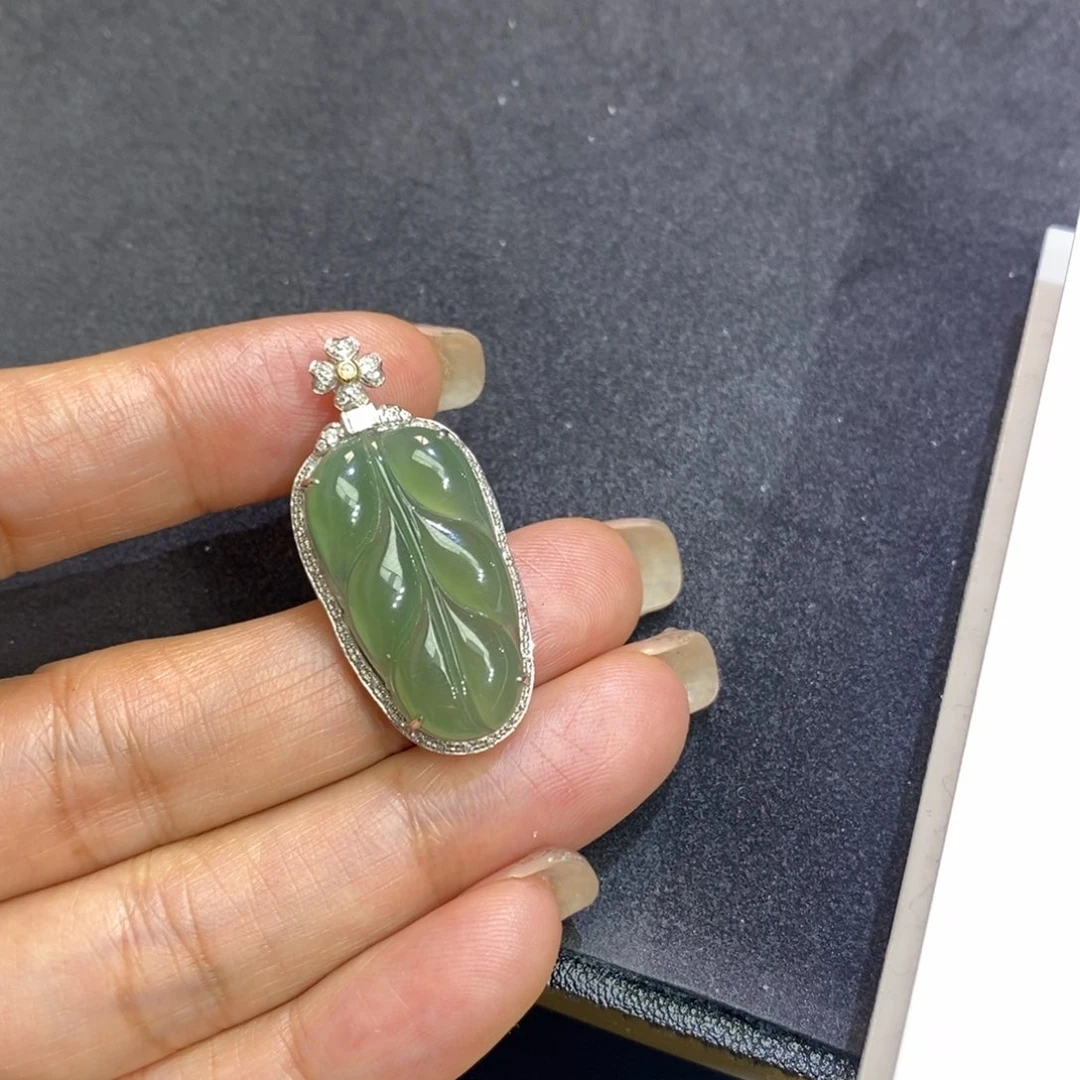 翡翠吊坠(不含链)18K金镶嵌吊坠