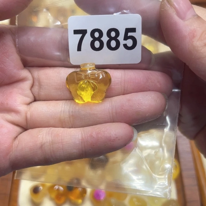 未镶嵌琥珀珠宝奇石