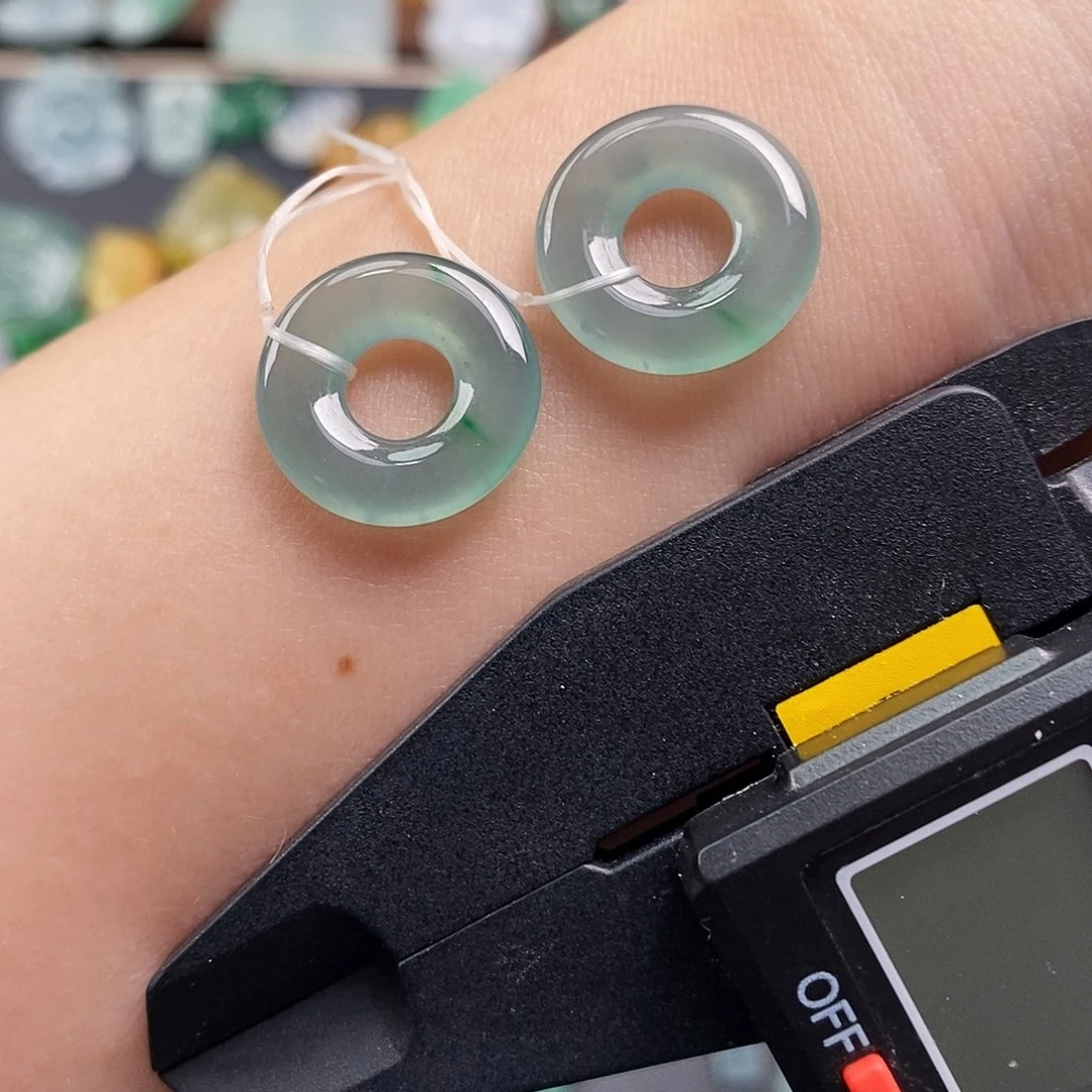 翡翠未镶嵌颈饰甜甜圈