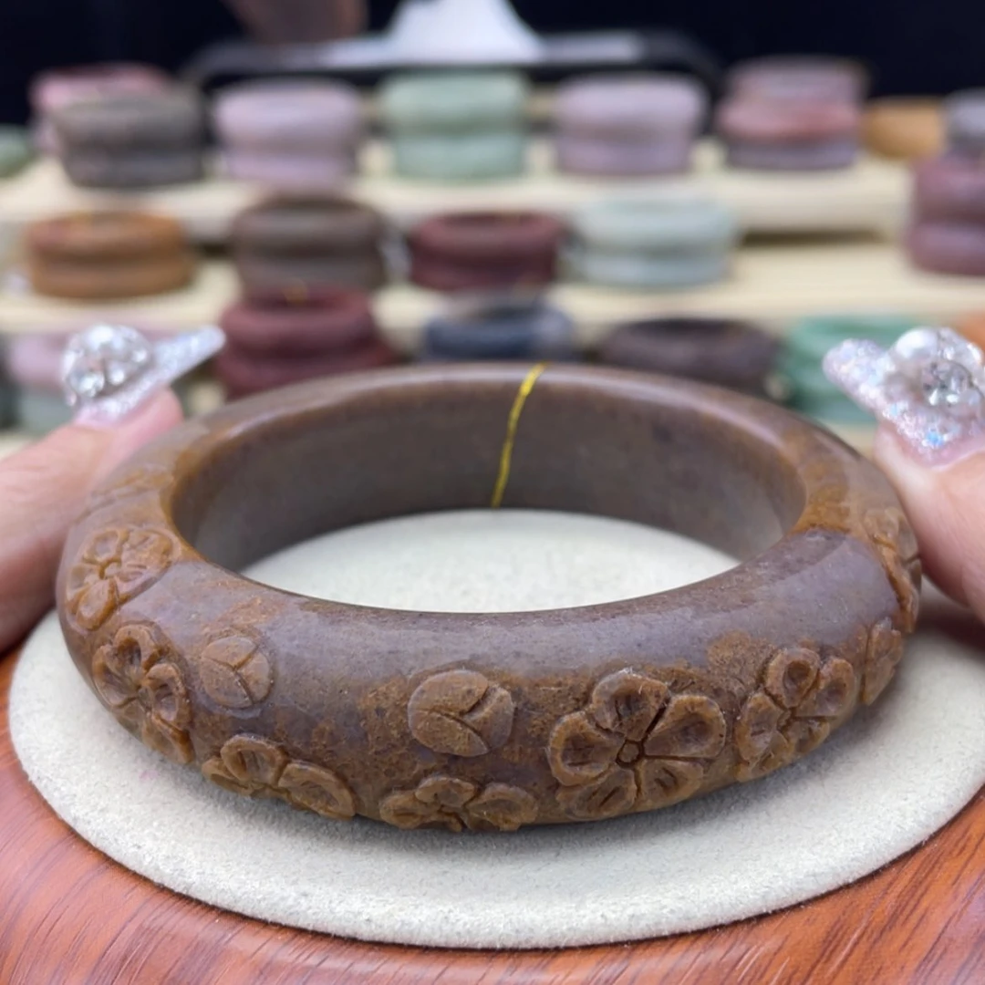 【闪购商品】石英质玉手镯未镶嵌红***?