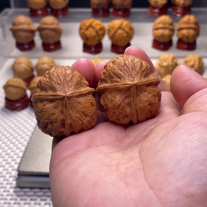 文玩核桃把件52三棱