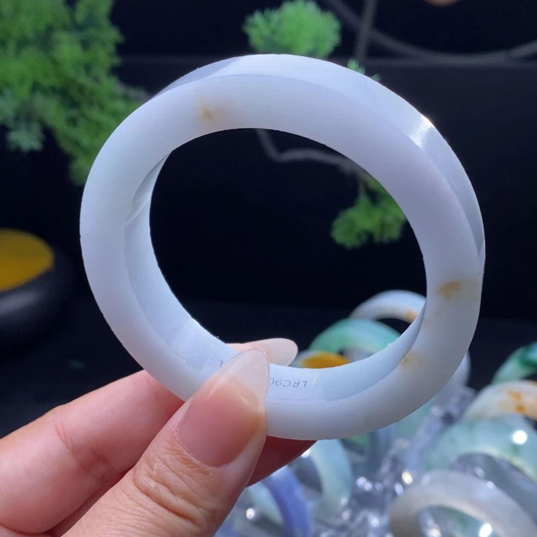 定制翡翠未镶嵌翡翠手镯