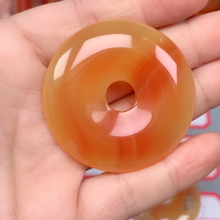 問***山未镶嵌颈饰玛瑙/玉髓