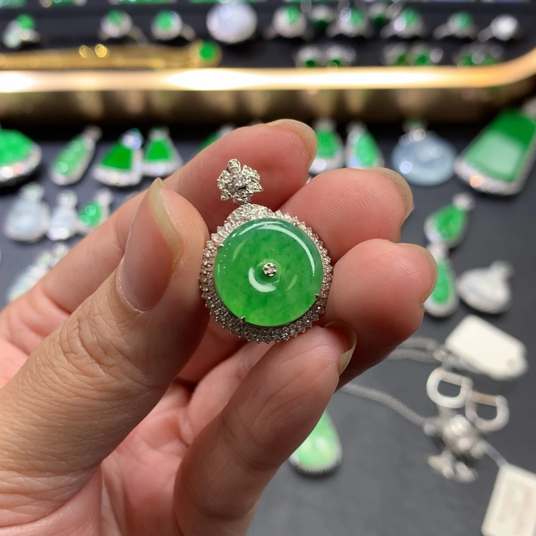 翡翠吊坠(不含链)18K金镶嵌