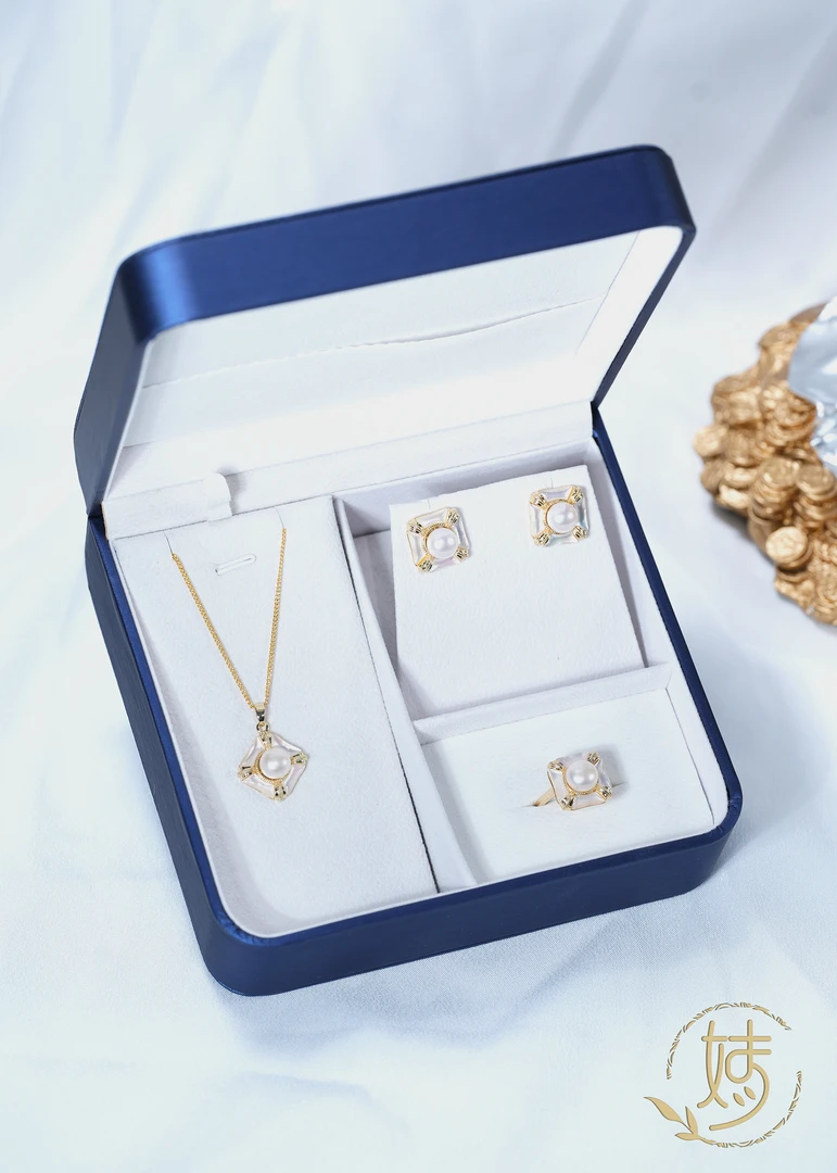 【婧婧精选】精品 . 高光高亮珍珠项链戒指耳钉三件套 优雅高级