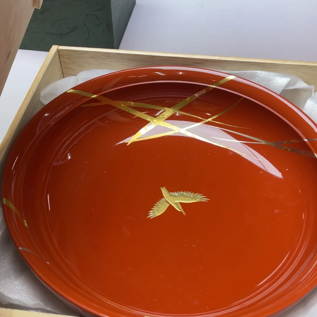 用***6瓷片密密麻麻地铺满一