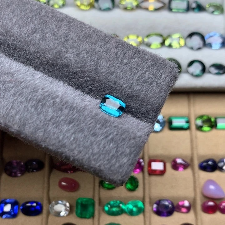 裸石一粒未镶嵌碧玺