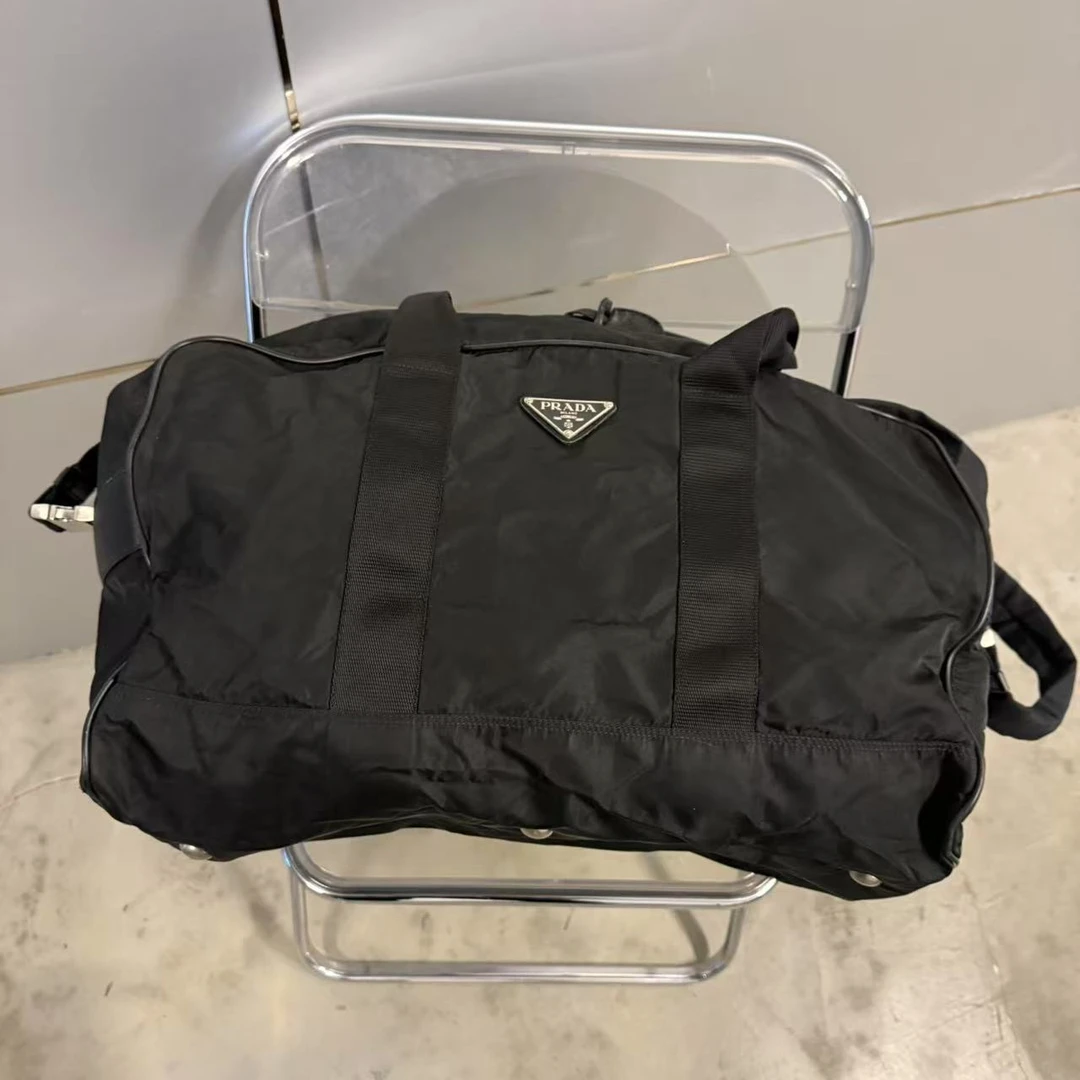 95新 Prada/普拉达 经典 休闲降落伞面 50底长三角标健身包旅行包