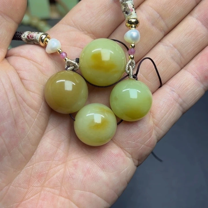 岫岩老玉（透闪石质玉）颈饰未镶嵌