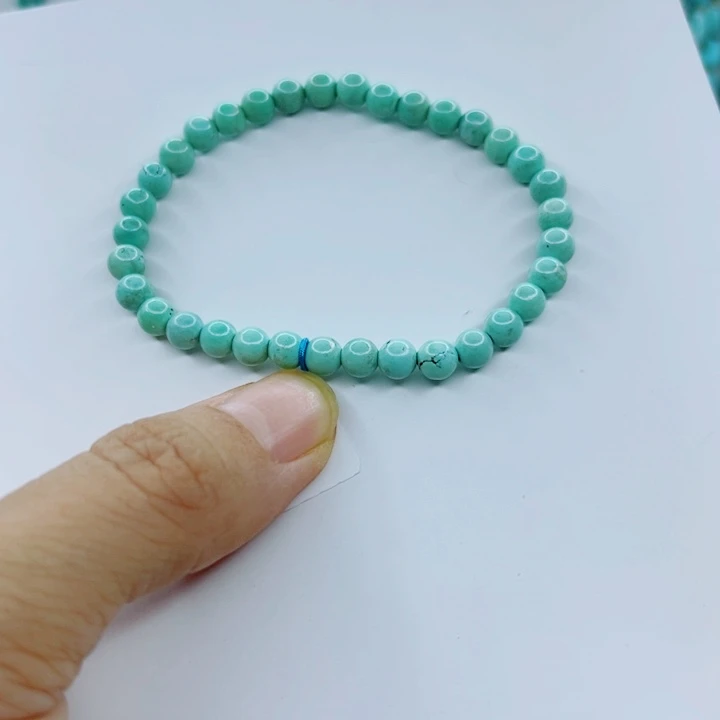 茹***果绿松石未镶嵌手链
