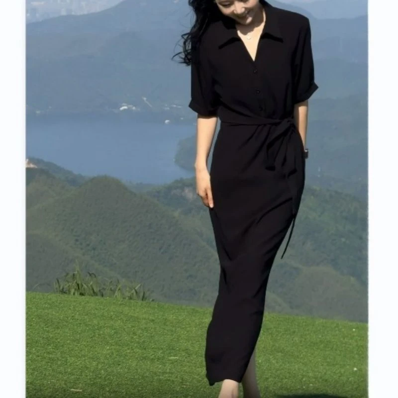 早秋黑色衬衫式连衣裙女法式高级开叉裙休闲宽松显瘦赫本风小黑裙